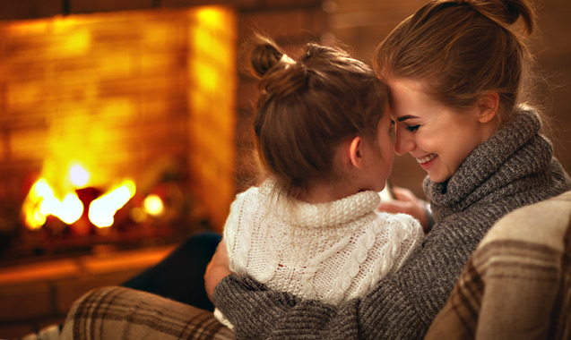 A mother uses Alaska Communications reliable home phone service to stay connected with her daughter